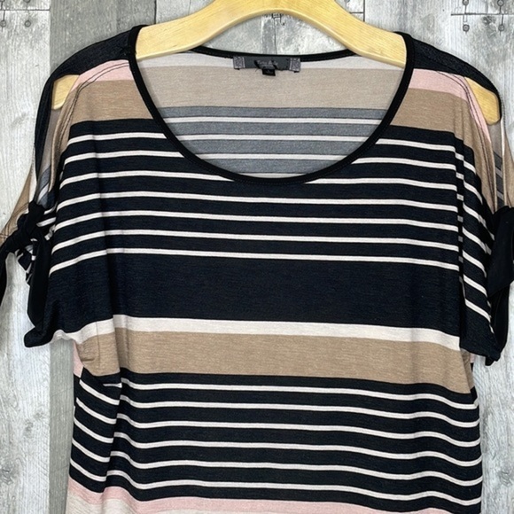 TUTTA Bella maternity blouse. Black, pink & brown. Split shoulder w/ bow. Large - Picture 3 of 10